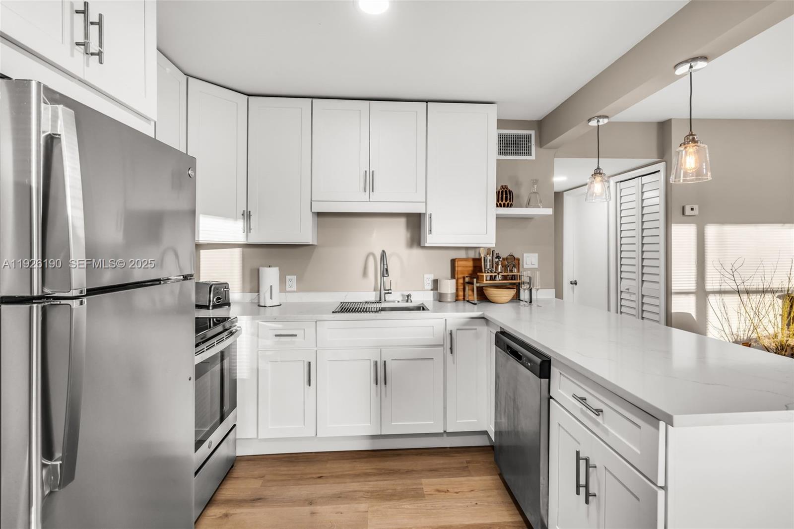 1100 3 / 2 1258 кв.футов $ 2025-12-05 0 Фото