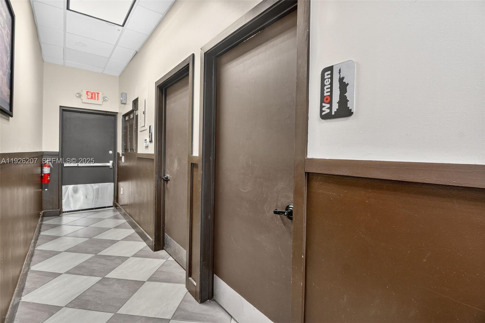   /   sq. ft. $ 2025-12-05 0 foto