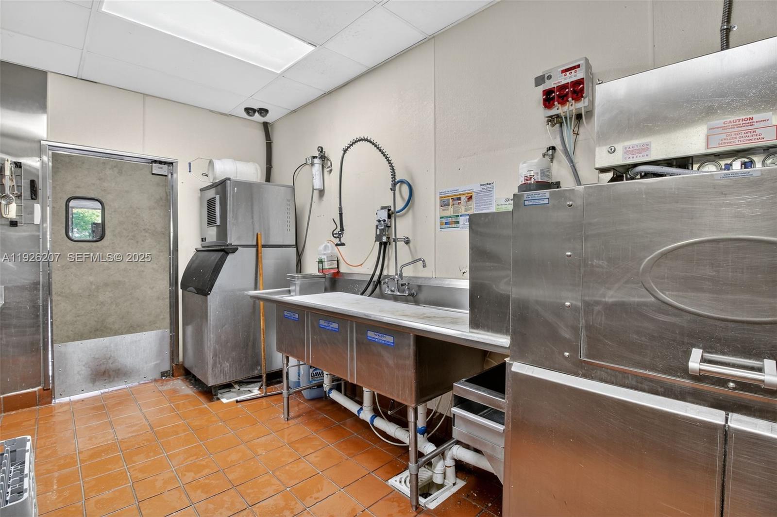   /   sq. ft. $ 2025-12-05 0 foto