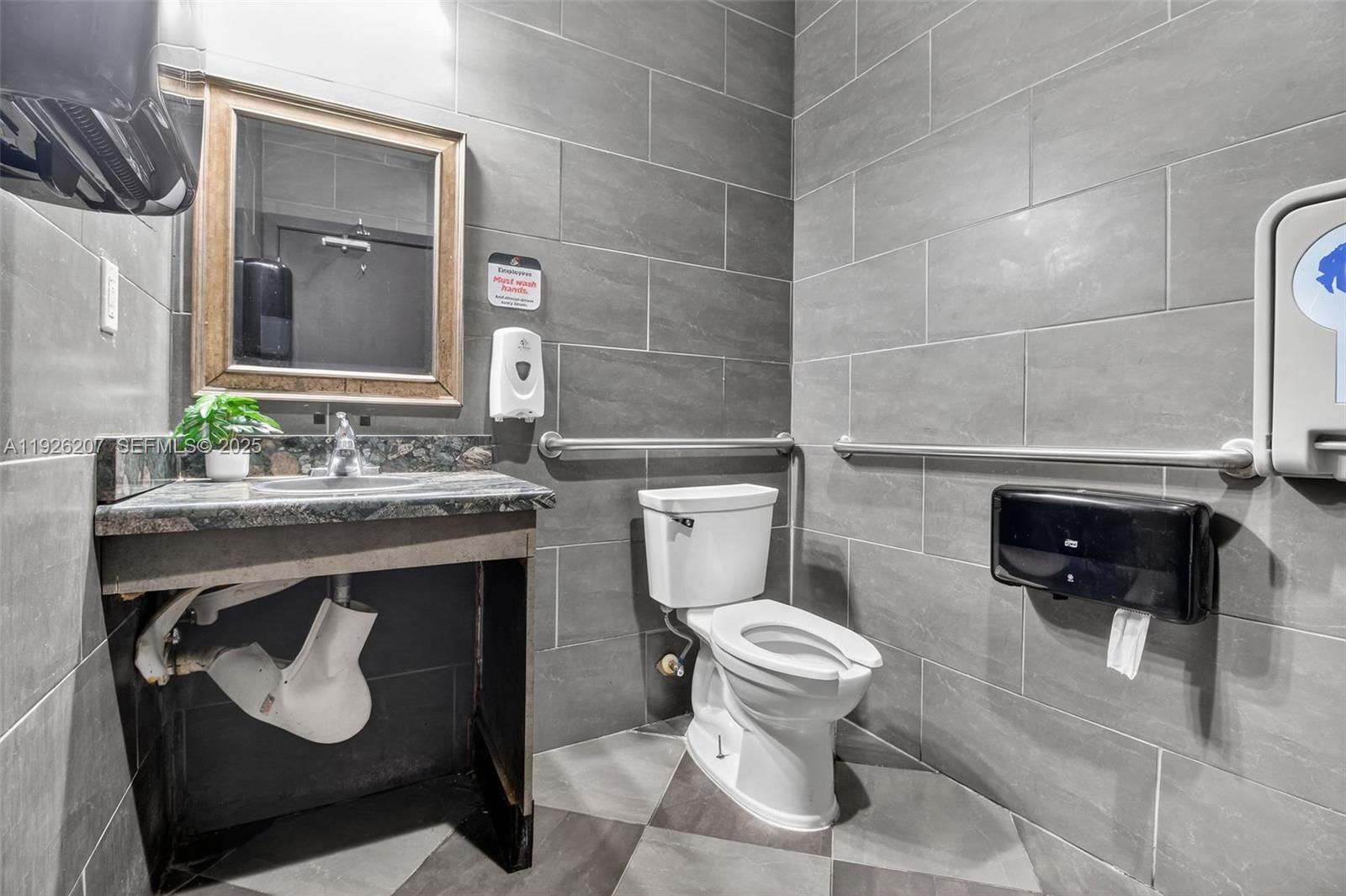   /   sq. ft. $ 2025-12-05 0 foto