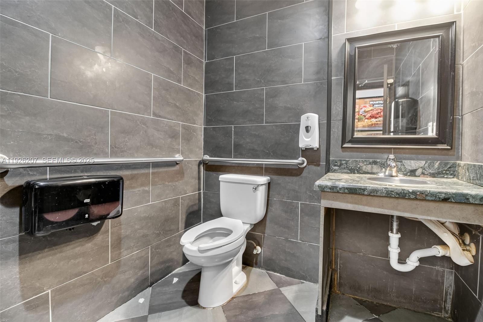   /   sq. ft. $ 2025-12-05 0 foto