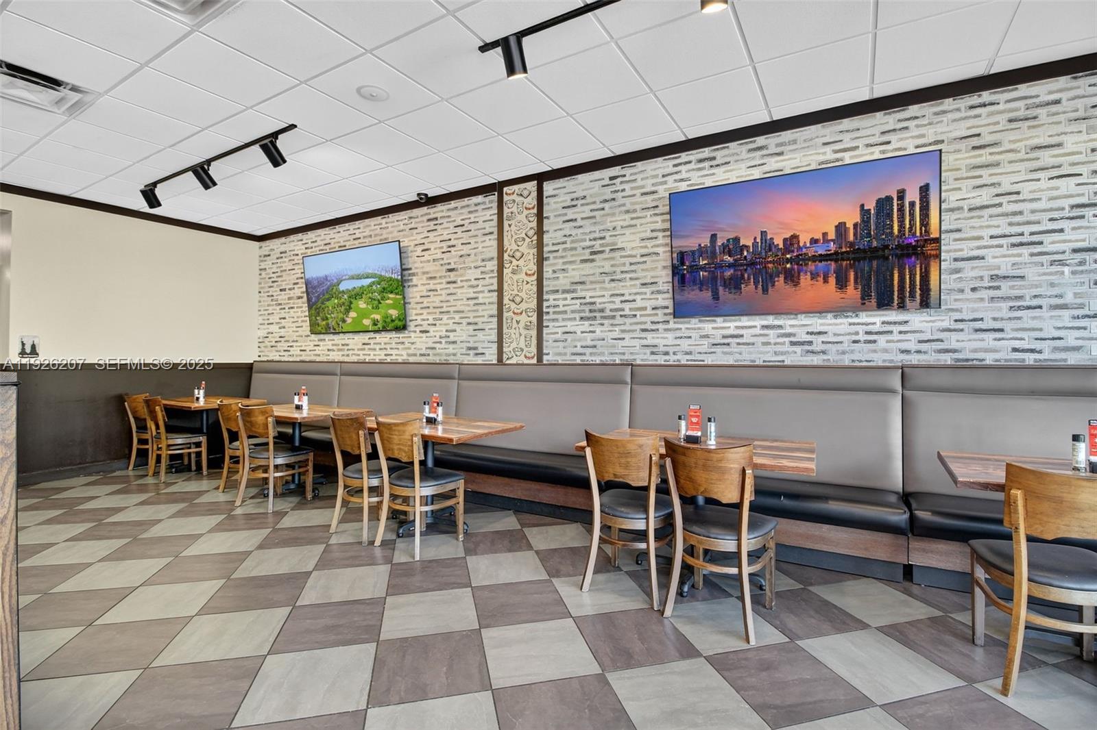   /   sq. ft. $ 2025-12-05 0 foto