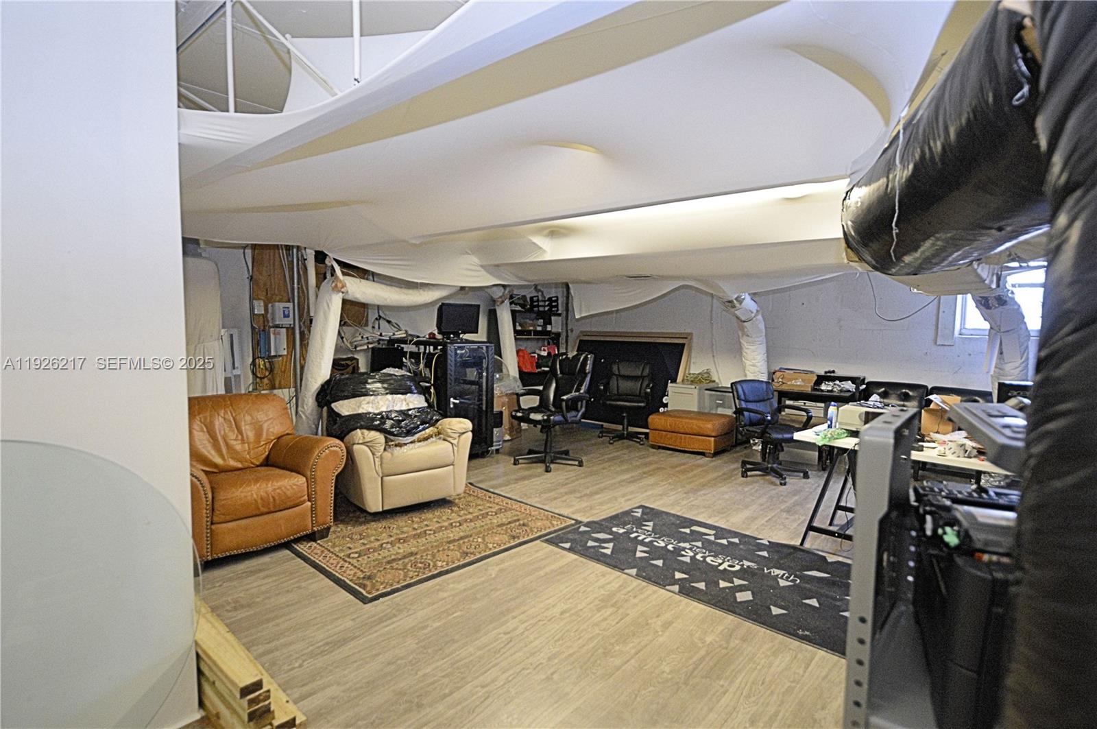 See details 1680 / sq. ft. $ 2025-12-05 0 Photo