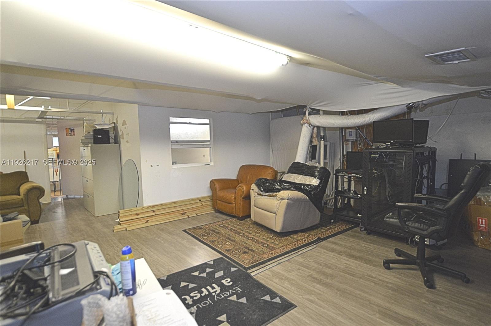 See details 1680 / sq. ft. $ 2025-12-05 0 Photo