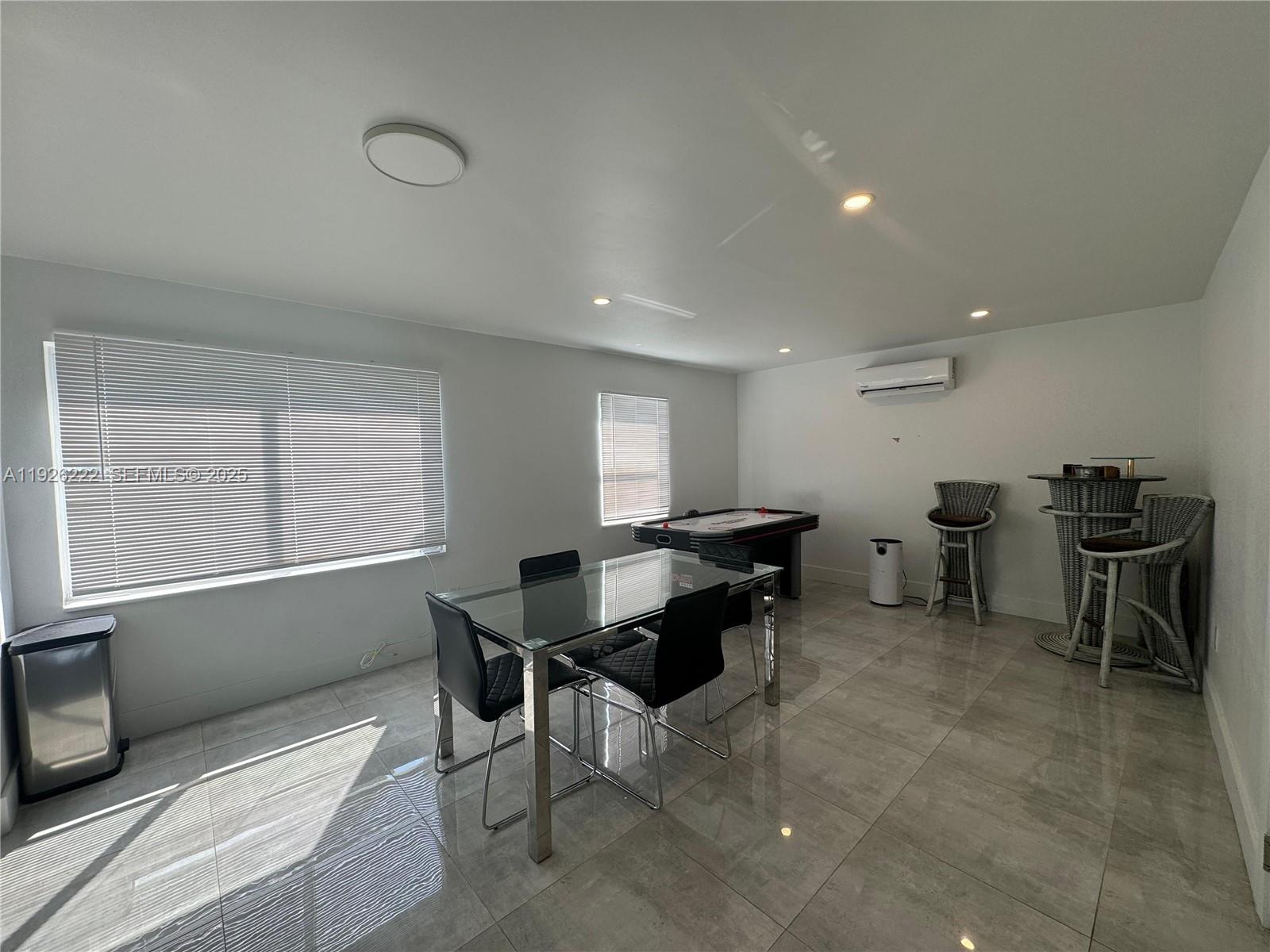 See details / sq. ft. $ 2025-12-05 0 Photo