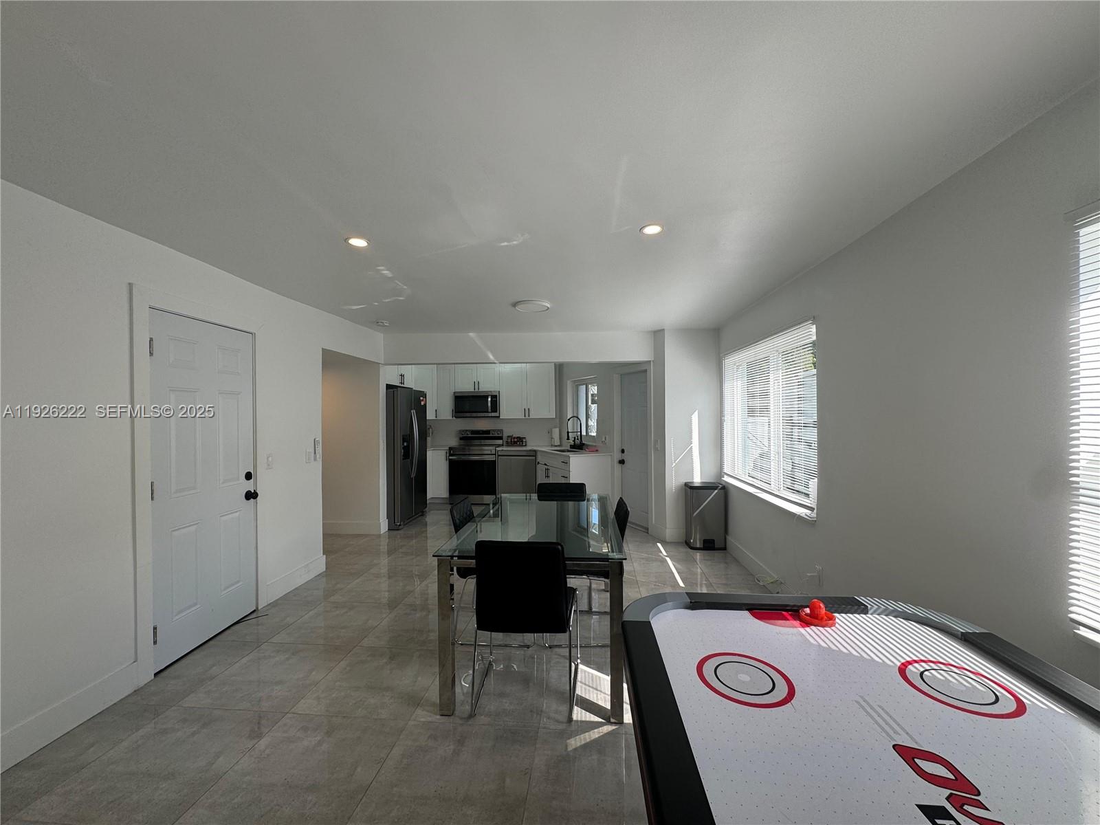 See details / sq. ft. $ 2025-12-05 0 Photo