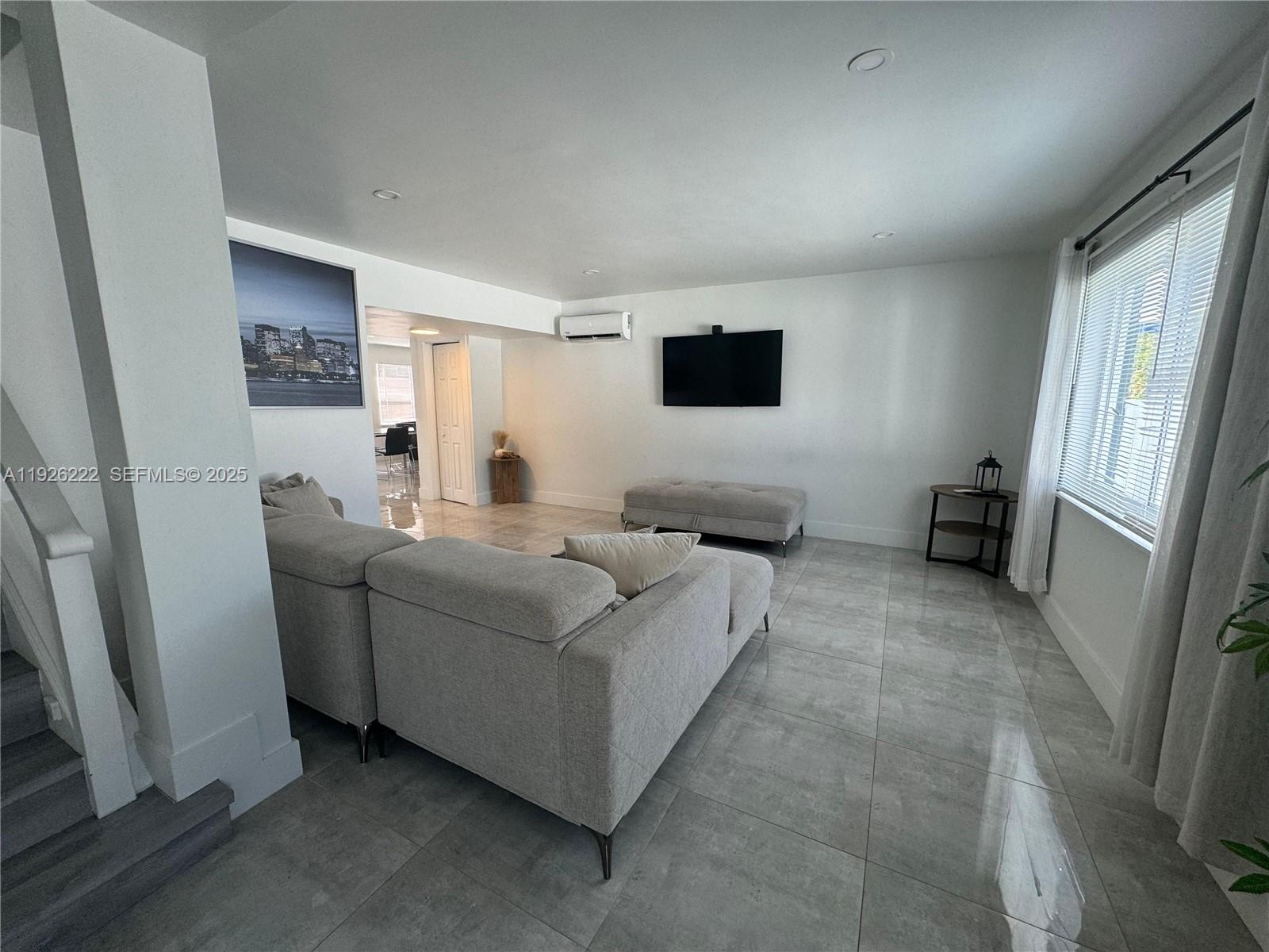 See details / sq. ft. $ 2025-12-05 0 Photo