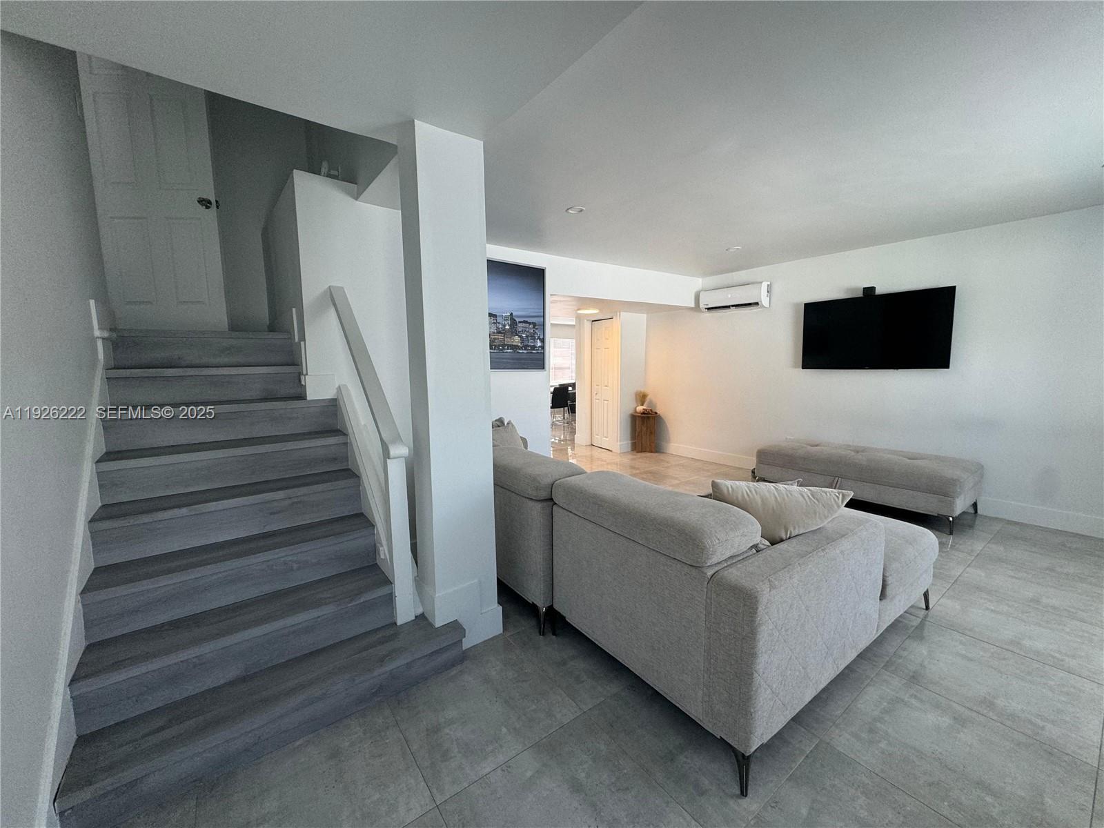 See details / sq. ft. $ 2025-12-05 0 Photo