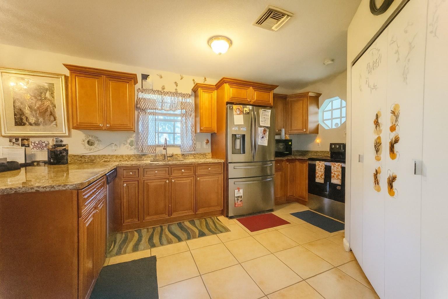 Ver detalles 1403 2 / 1 911 sq. ft. $ 2026-06-22 0 foto