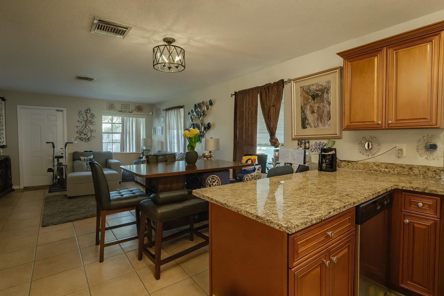 Ver detalles 1403 2 / 1 911 sq. ft. $ 2026-06-22 0 foto