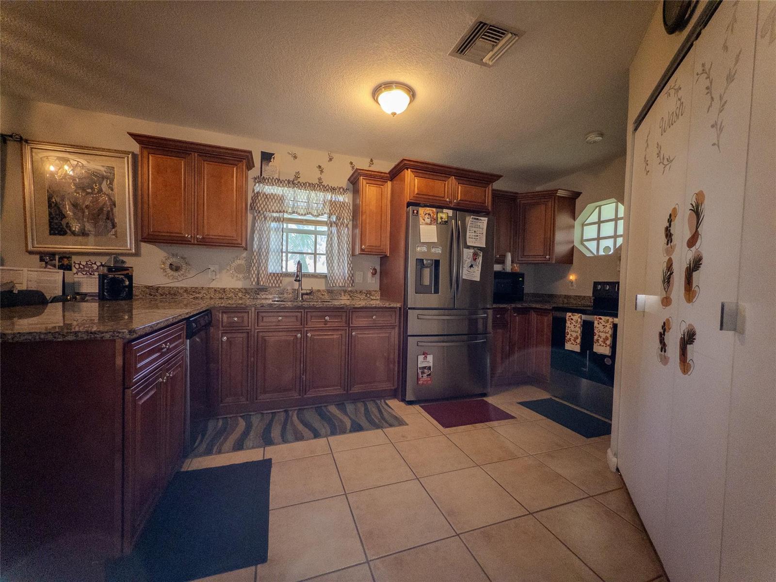Ver detalles 1403 2 / 1 911 sq. ft. $ 2026-06-22 0 foto