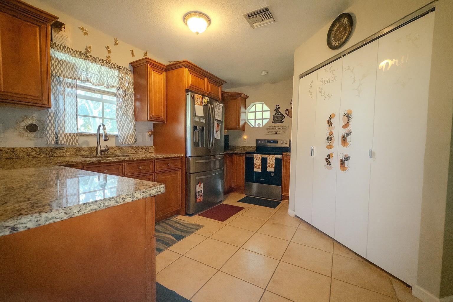 Ver detalles 1403 2 / 1 911 sq. ft. $ 2026-06-22 0 foto