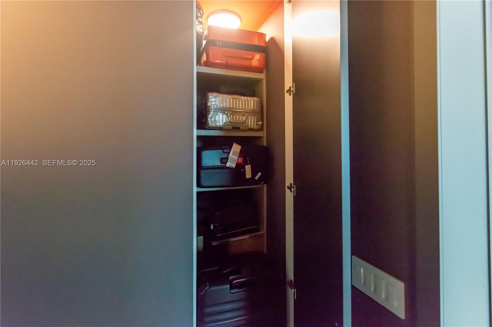 Ver detalles 3102 3 / 4 2137 sq. ft. $ 2025-12-06 0 foto