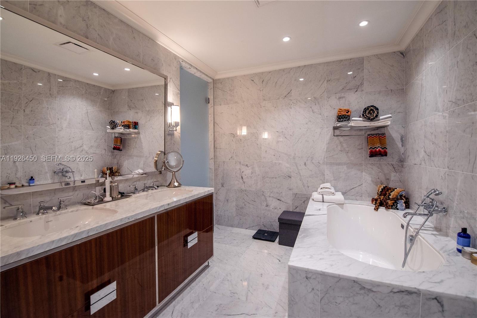 Ver detalles 3102 3 / 4 2137 sq. ft. $ 2025-12-06 0 foto