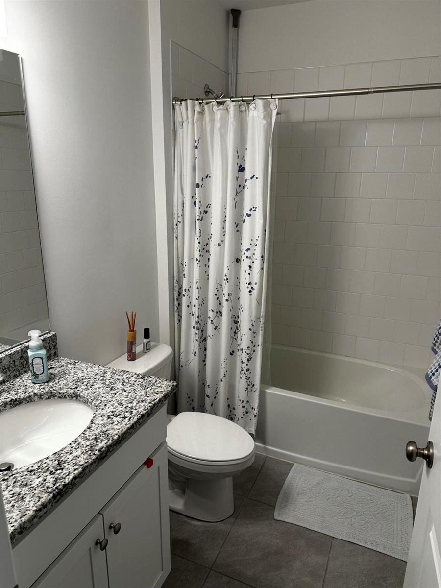 Ver detalles 2236 3 / 1604 sq. ft. $ 2026-04-08 0 foto