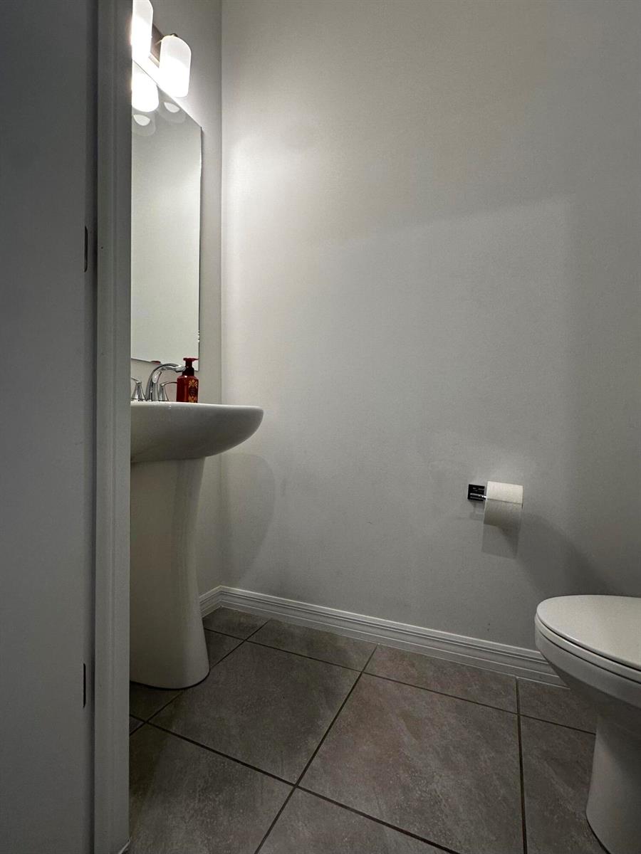 Ver detalles 2236 3 / 1604 sq. ft. $ 2026-04-08 0 foto