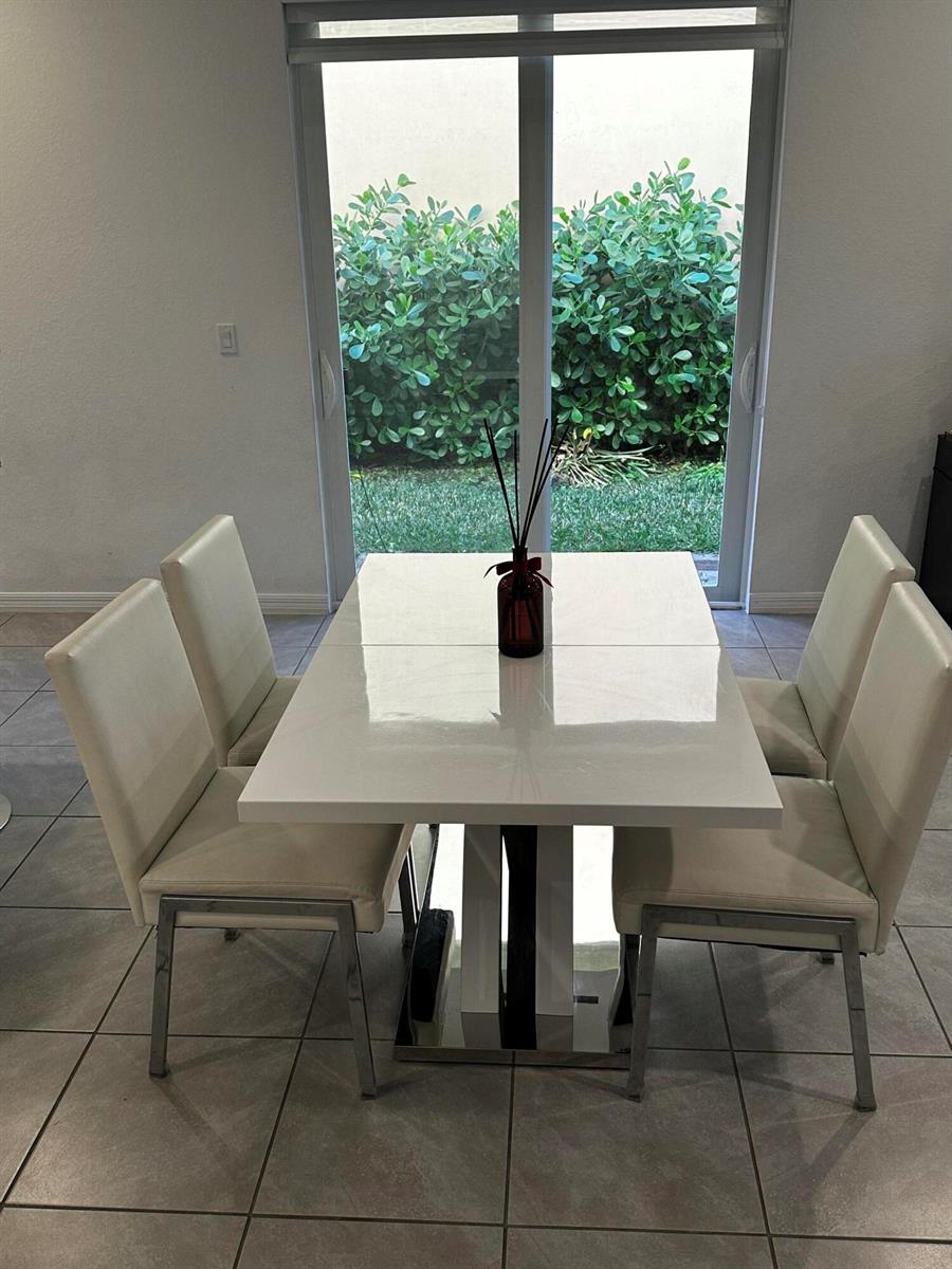 Ver detalles 2236 3 / 1604 sq. ft. $ 2026-04-08 0 foto