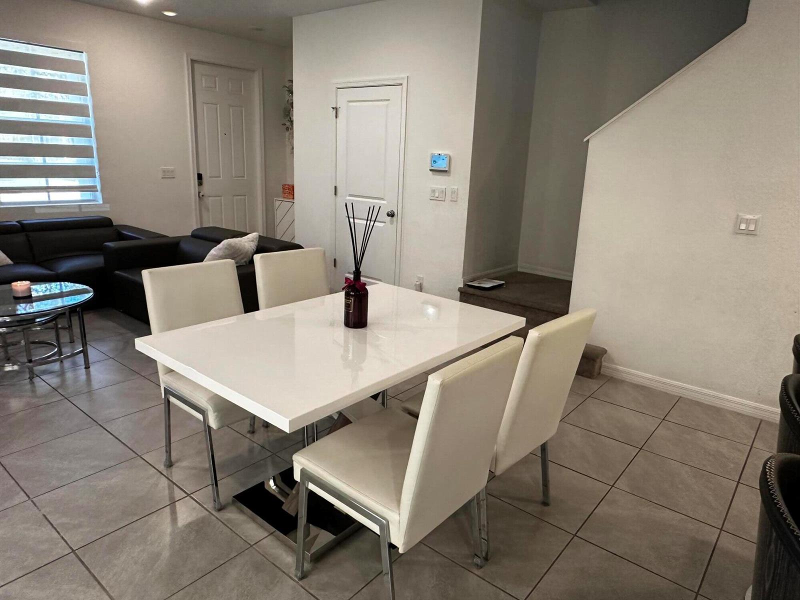 Ver detalles 2236 3 / 1604 sq. ft. $ 2026-04-08 0 foto