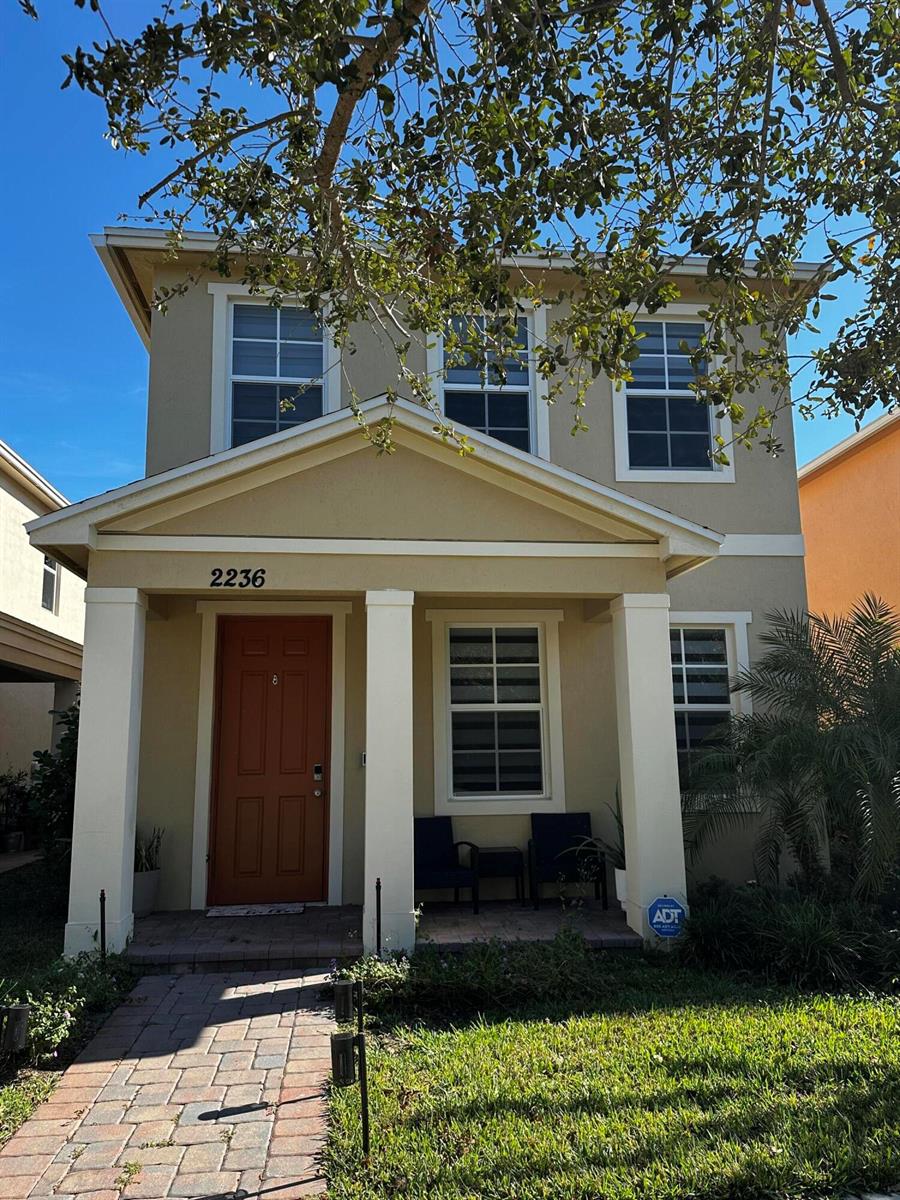 Ver detalles 2236 3 / 1604 sq. ft. $ 2026-04-08 0 foto