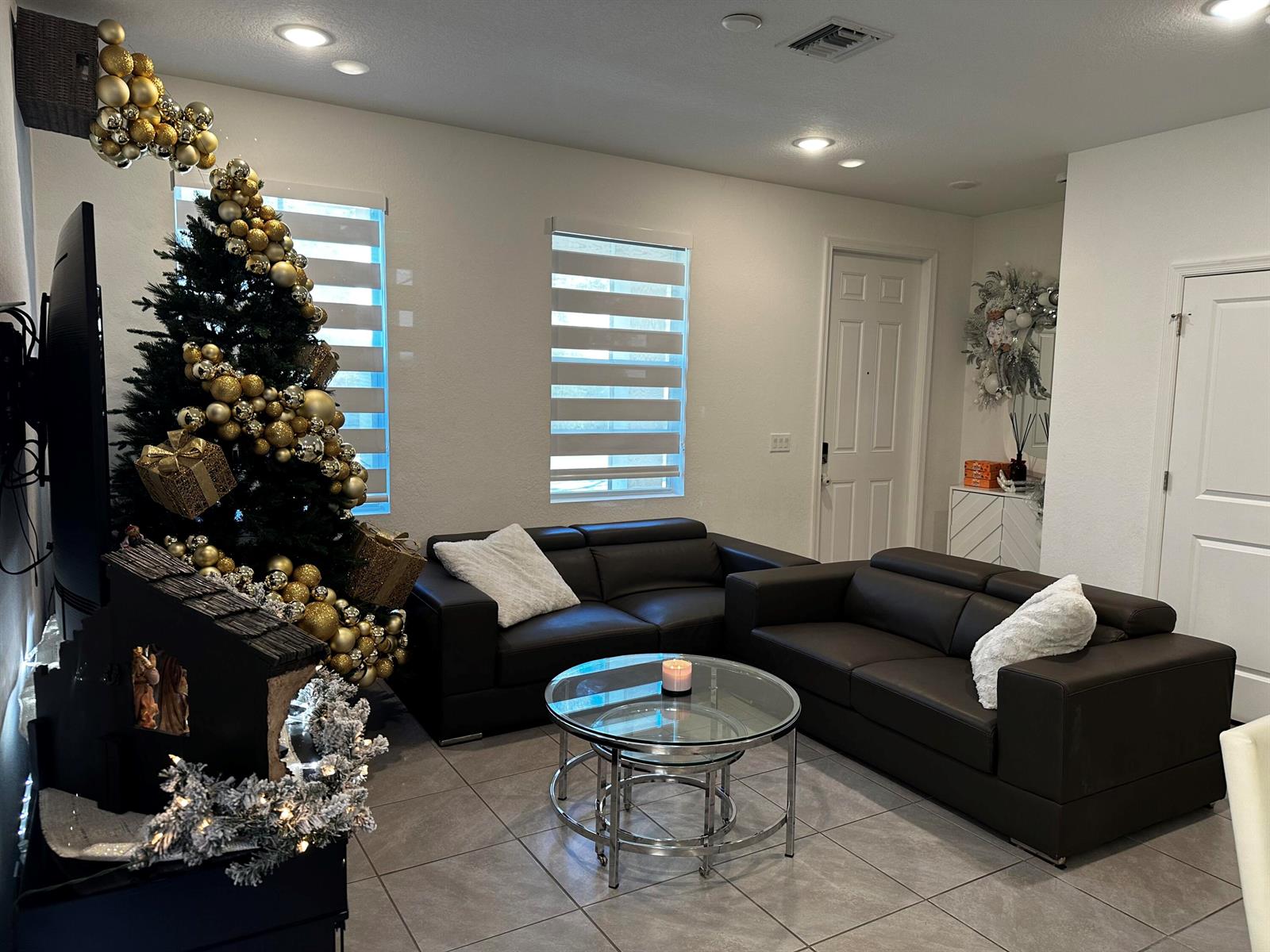 Ver detalles 2236 3 / 1604 sq. ft. $ 2026-04-08 0 foto