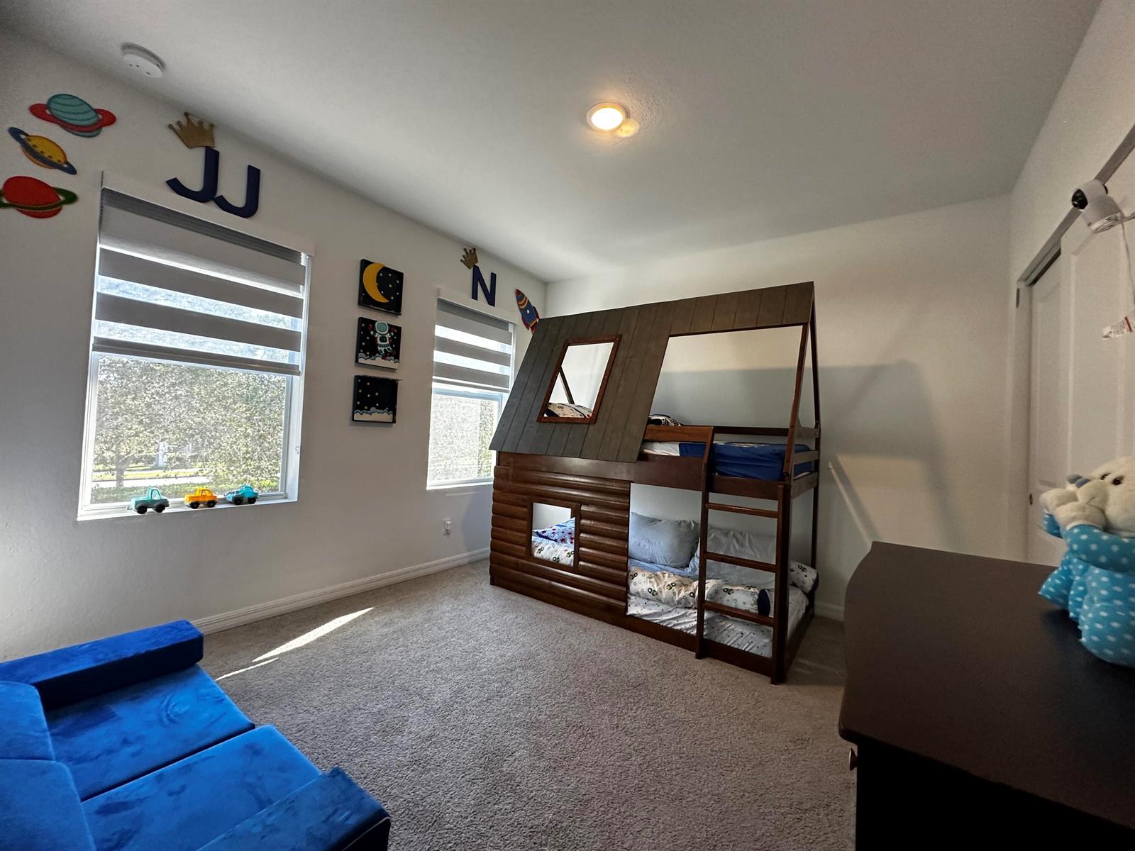 Ver detalles 2236 3 / 1604 sq. ft. $ 2026-04-08 0 foto