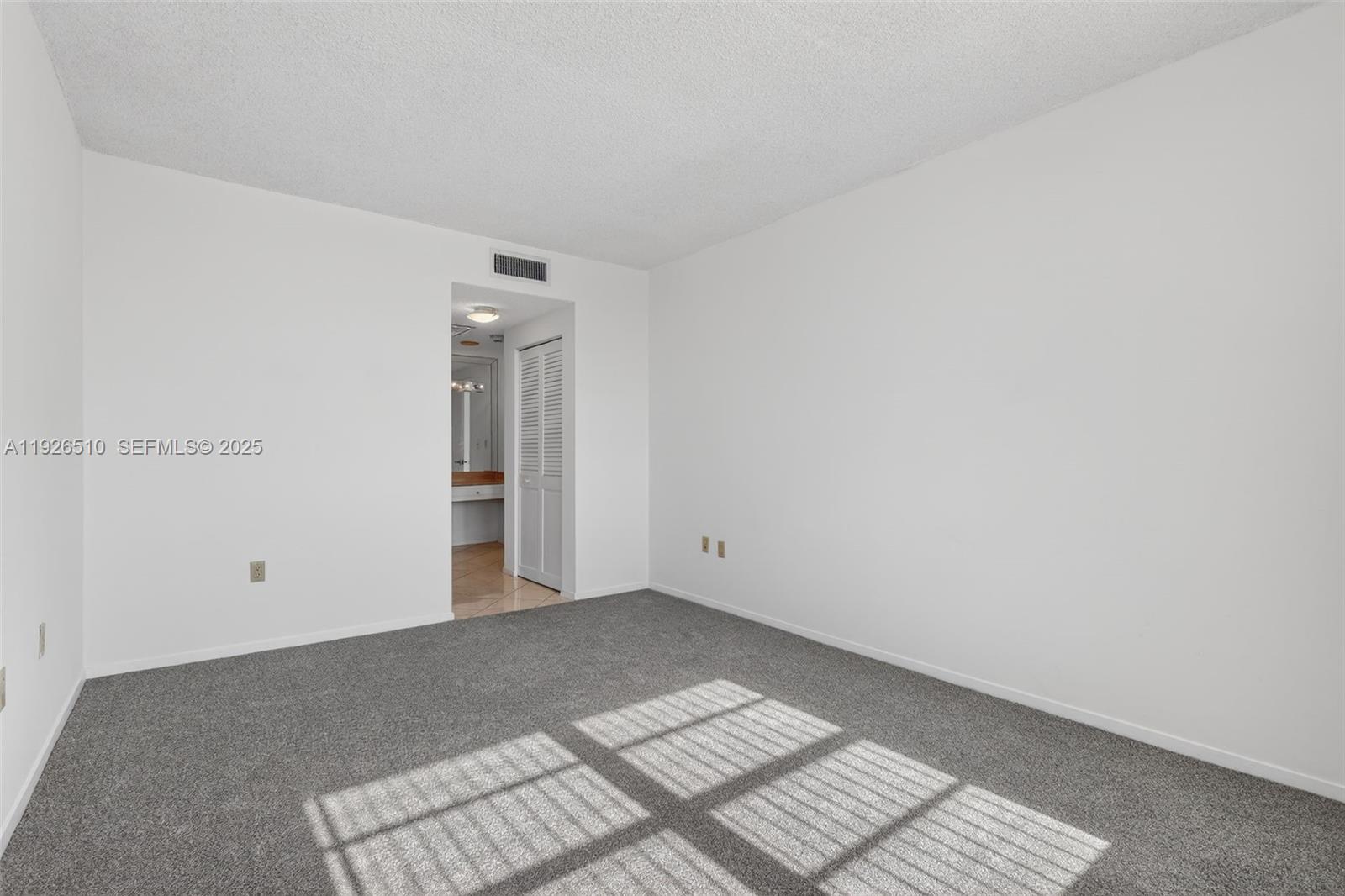 202 1 / 0 762 sq. ft. $ 2025-12-06 0 Photo