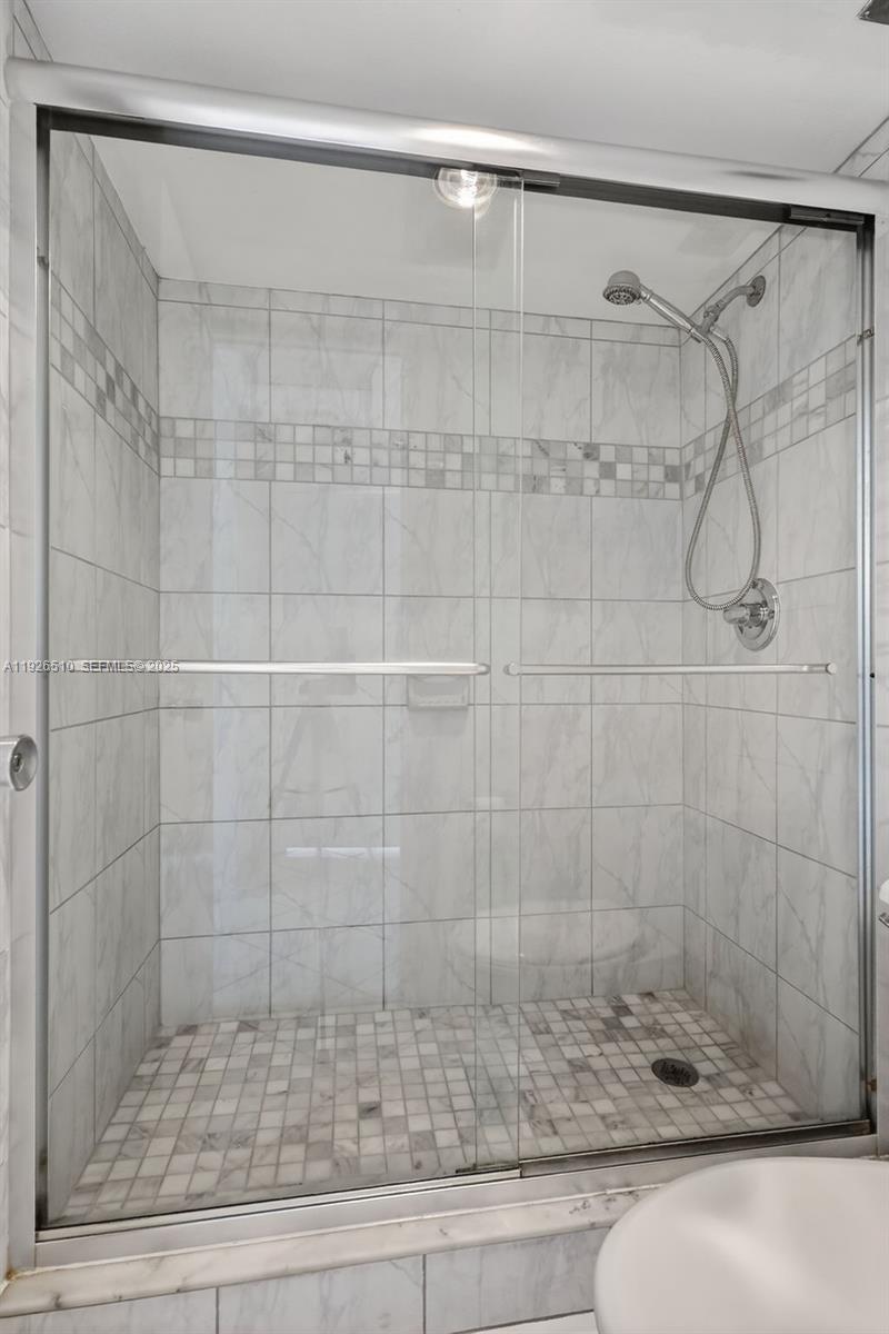 202 1 / 0 762 sq. ft. $ 2025-12-06 0 Photo