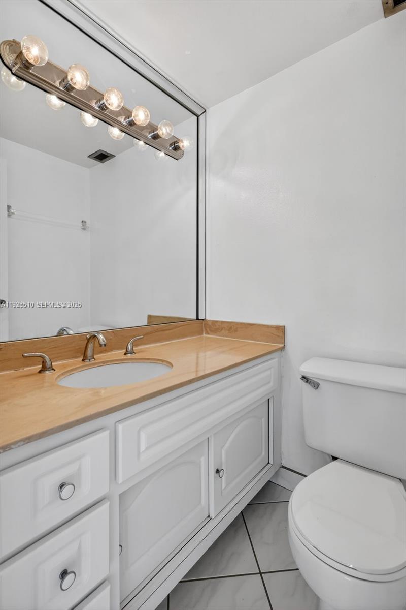 202 1 / 0 762 sq. ft. $ 2025-12-06 0 Photo