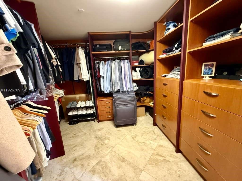 1405 2 / 2 1782 sq. ft. $ 2025-12-07 0 foto