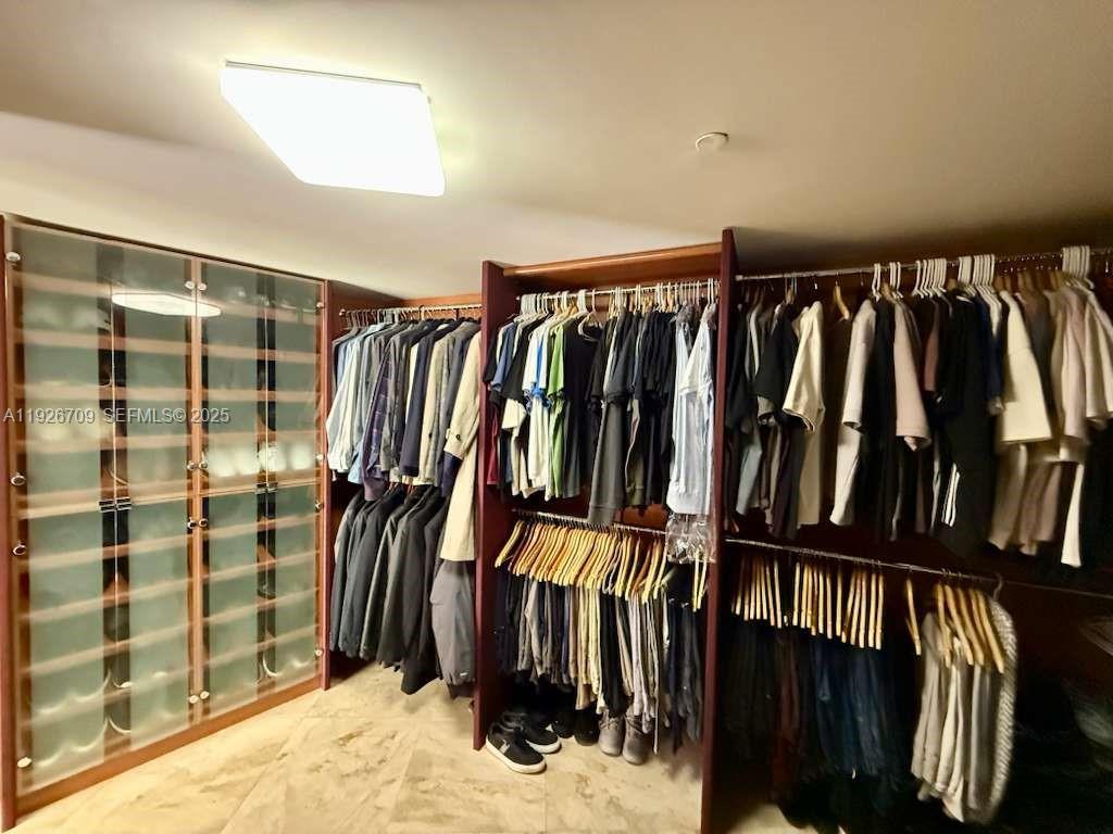 1405 2 / 2 1782 sq. ft. $ 2025-12-07 0 foto