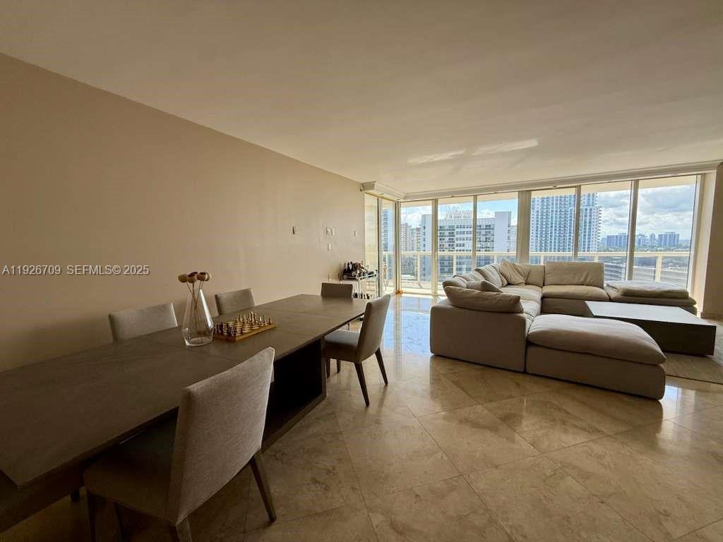 1405 2 / 2 1782 sq. ft. $ 2025-12-07 0 foto