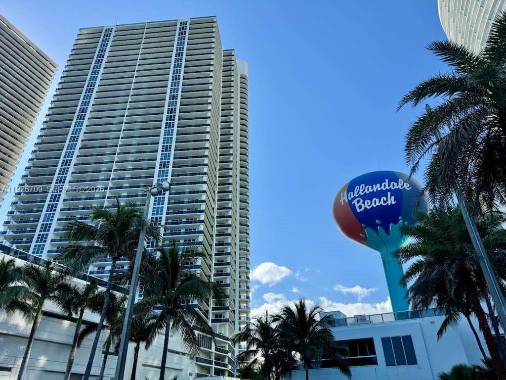 Ver detalles 1405 2 / 2 1782 sq. ft. $ 2026-07-13 0 foto