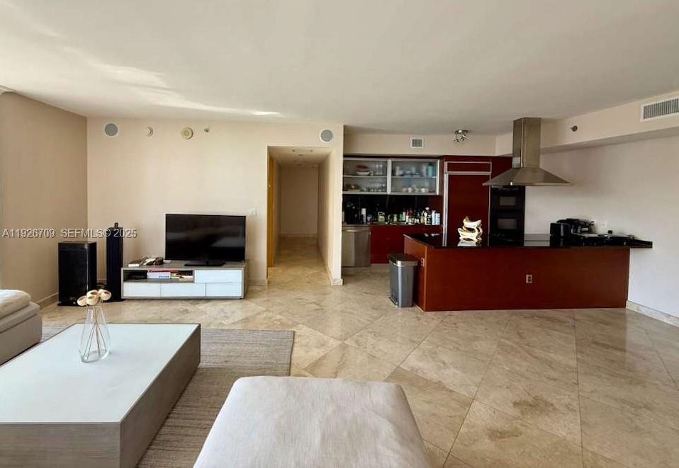 1405 2 / 2 1782 sq. ft. $ 2025-12-07 0 foto