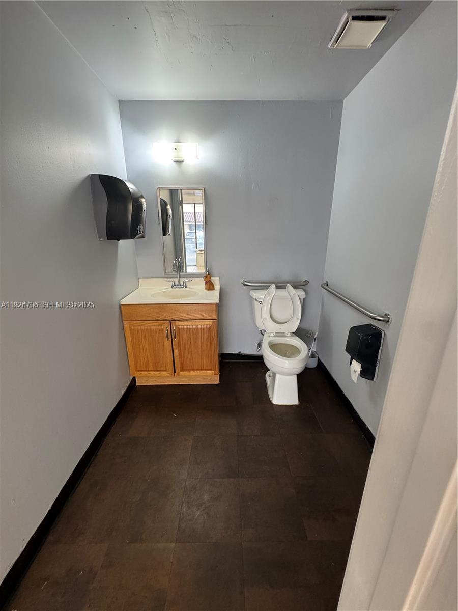 B24  /   sq. ft. $ 2025-12-07 0 Photo