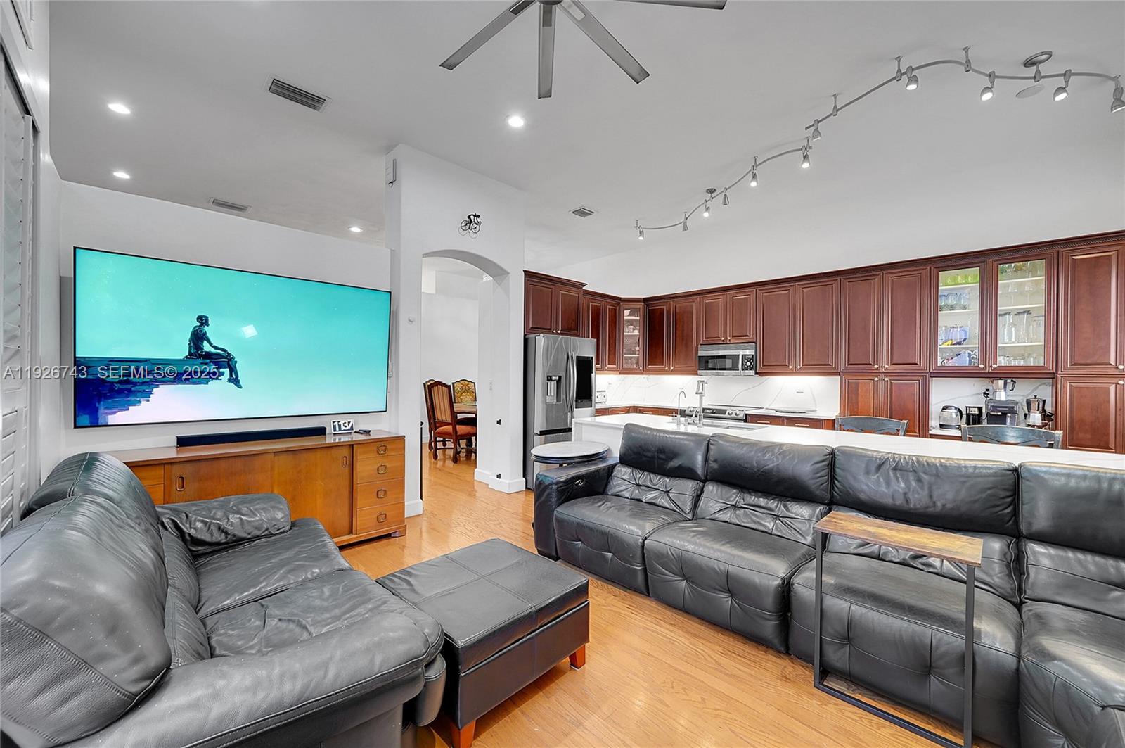 Photo of 1135 Satinleaf St (1135), Hollywood, Florida, 33019 -