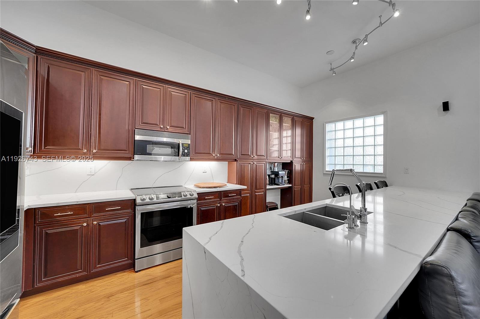 Photo of 1135 Satinleaf St (1135), Hollywood, Florida, 33019 -