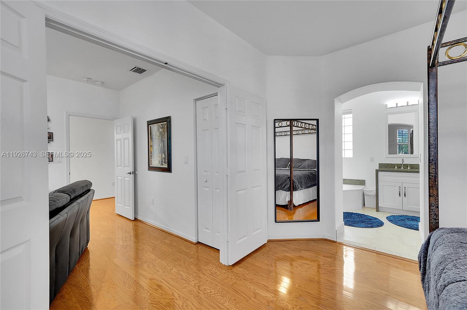 Photo of 1135 Satinleaf St (1135), Hollywood, Florida, 33019 -