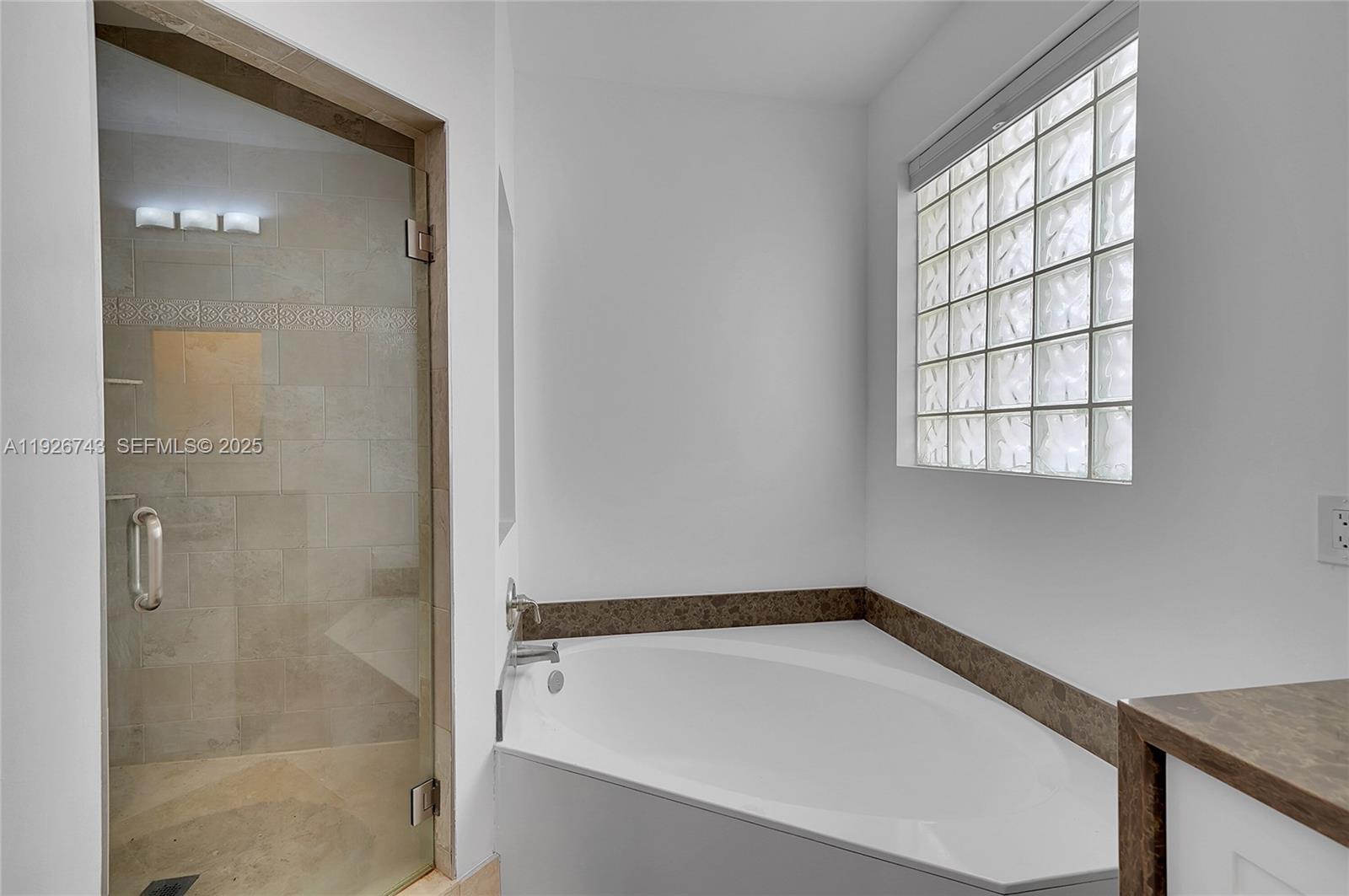 Photo of 1135 Satinleaf St (1135), Hollywood, Florida, 33019 -