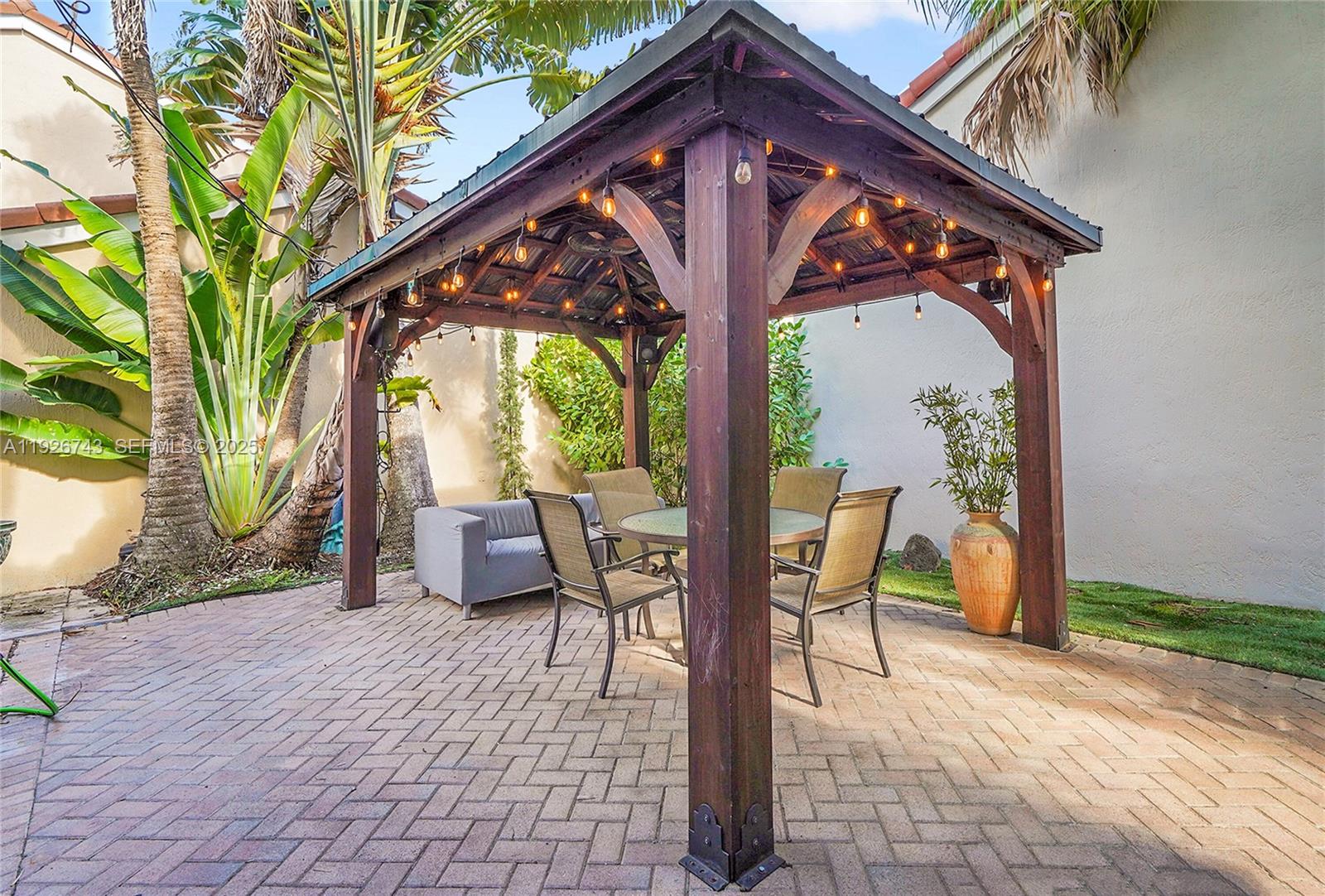 Photo of 1135 Satinleaf St (1135), Hollywood, Florida, 33019 -