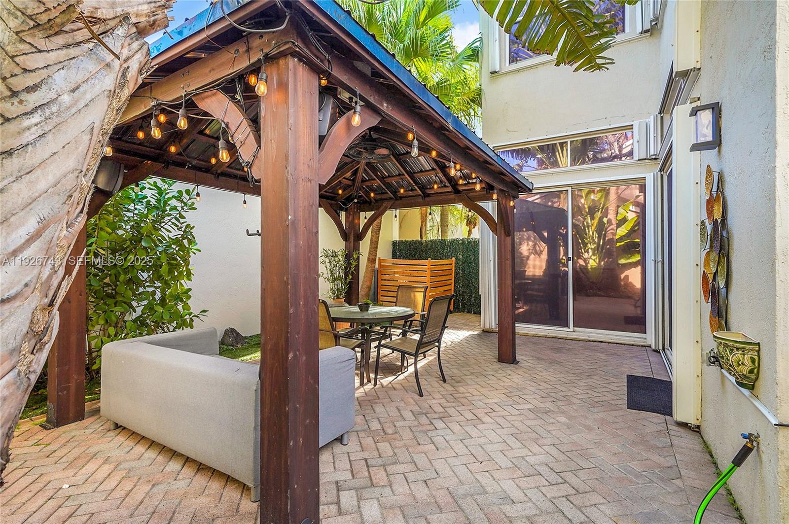 Photo of 1135 Satinleaf St (1135), Hollywood, Florida, 33019 -