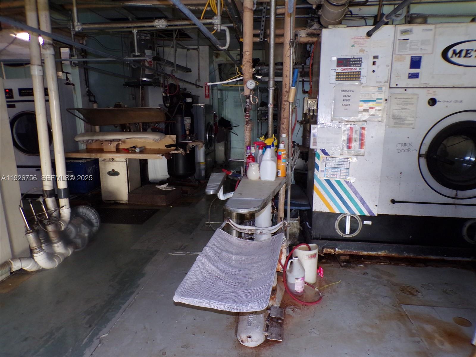   /   sq. ft. $ 2025-12-08 0 foto