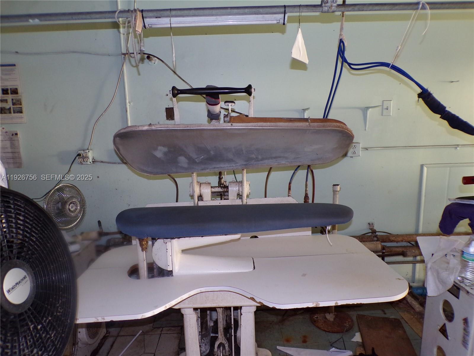   /   sq. ft. $ 2025-12-08 0 foto