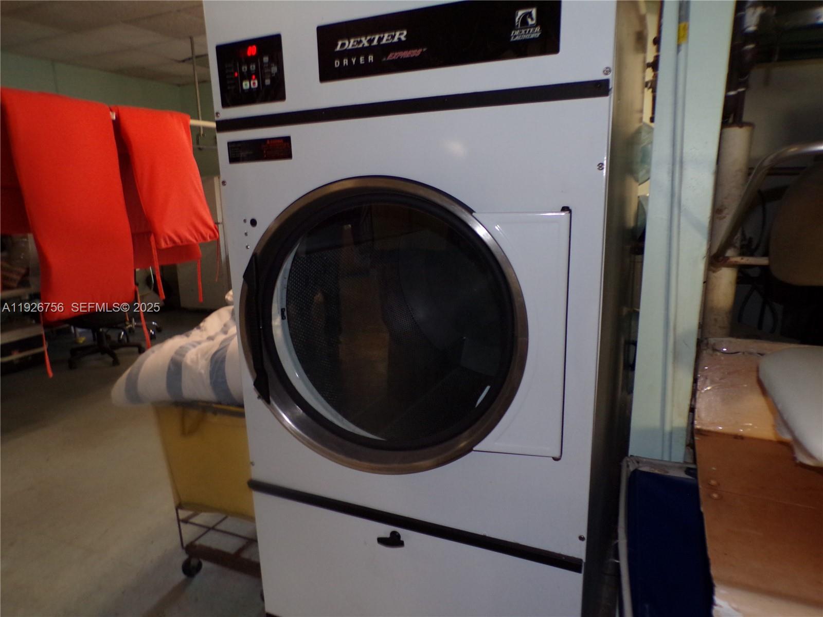   /   sq. ft. $ 2025-12-08 0 foto