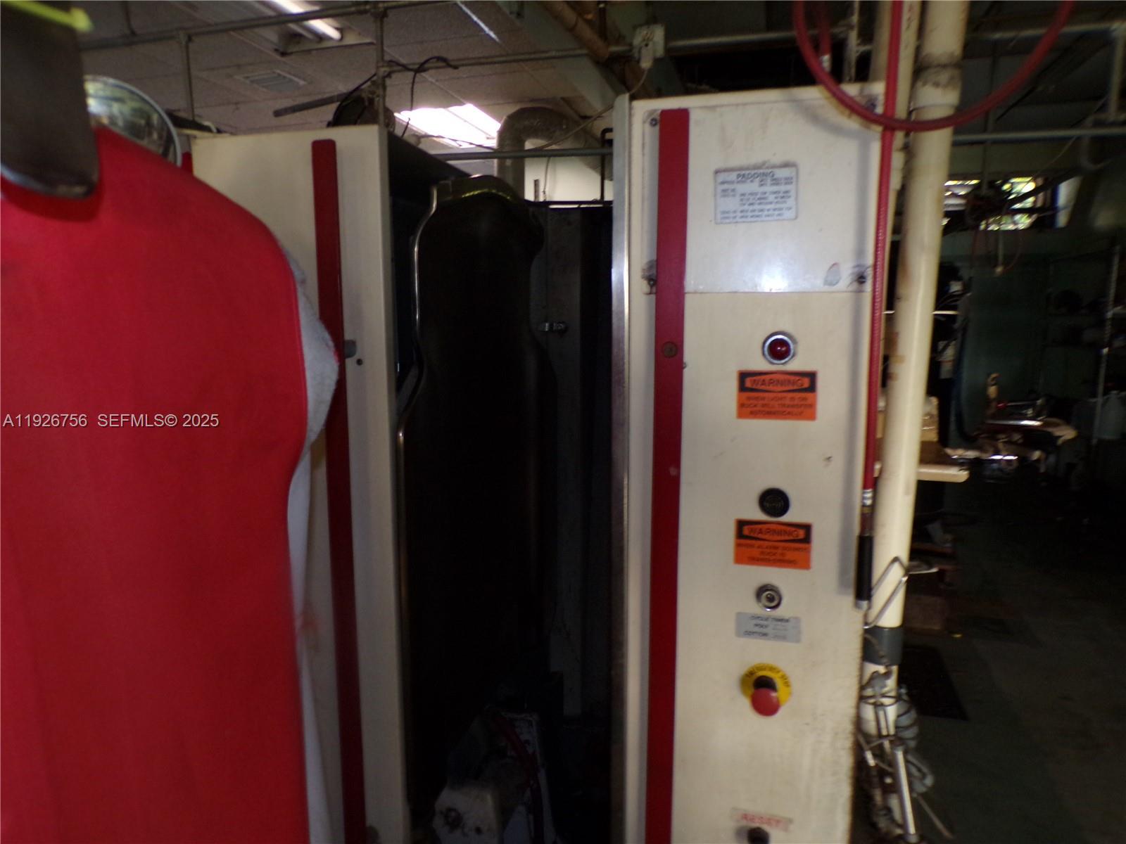   /   sq. ft. $ 2025-12-08 0 foto