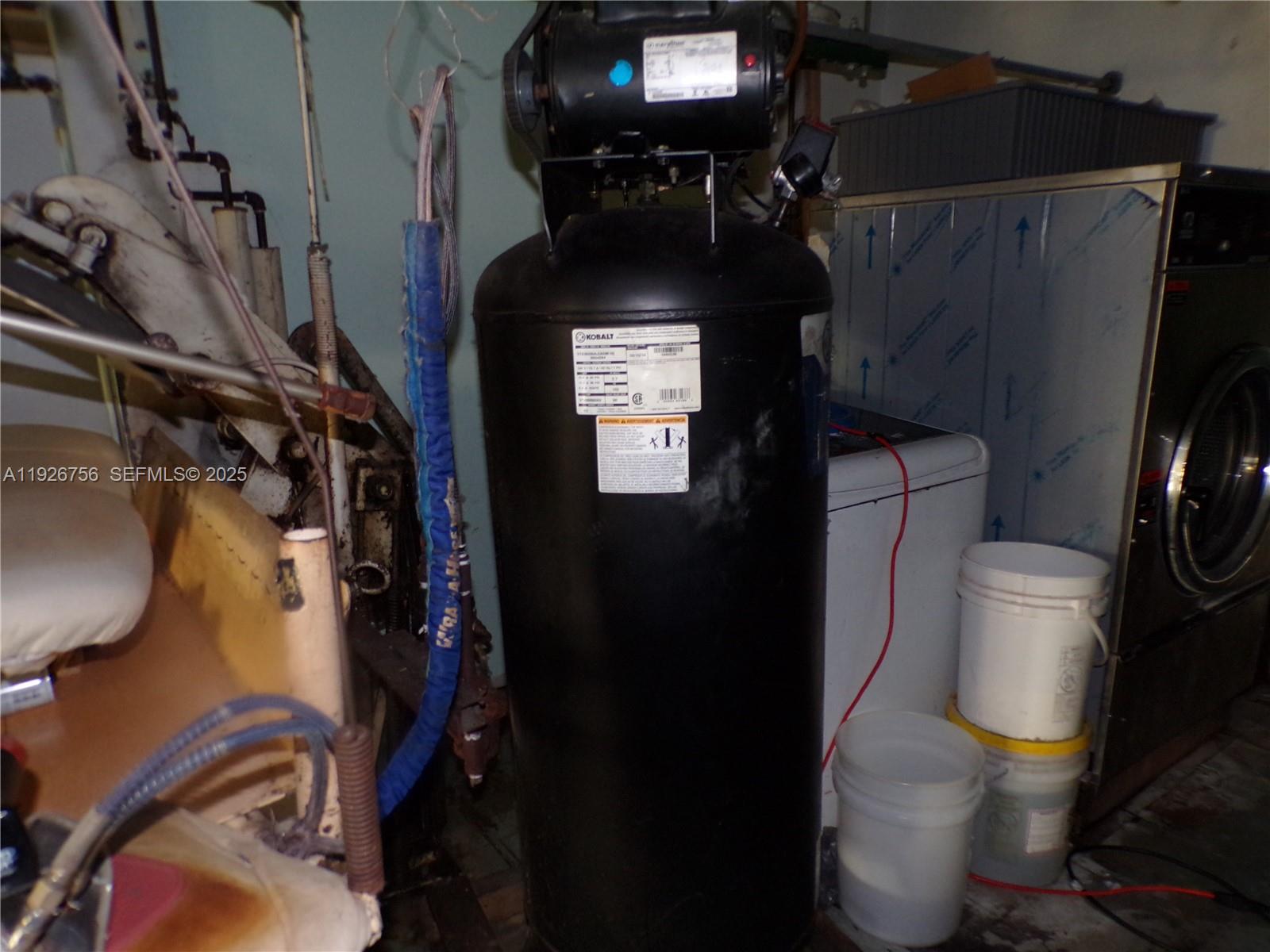   /   sq. ft. $ 2025-12-08 0 foto