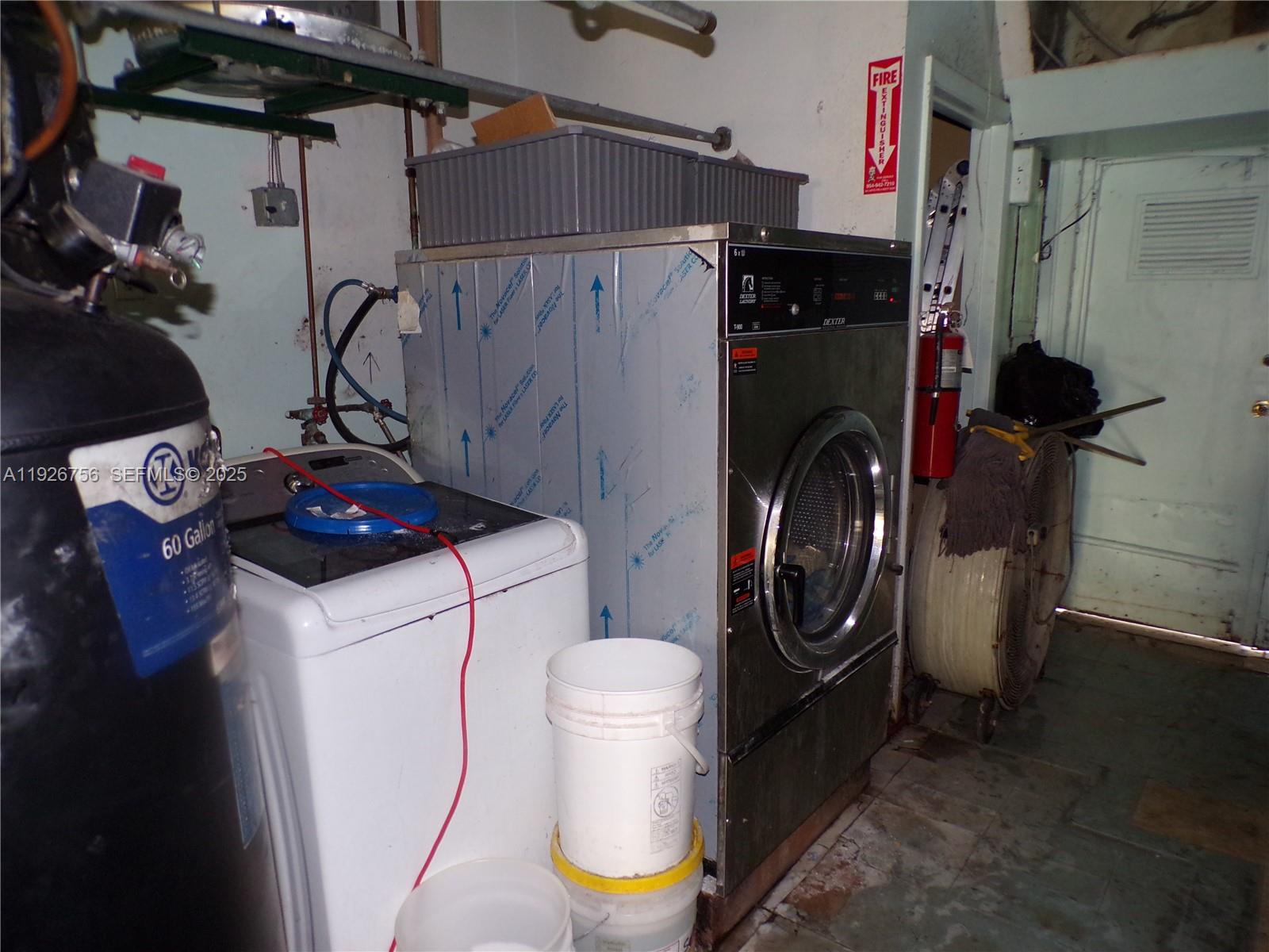   /   sq. ft. $ 2025-12-08 0 foto