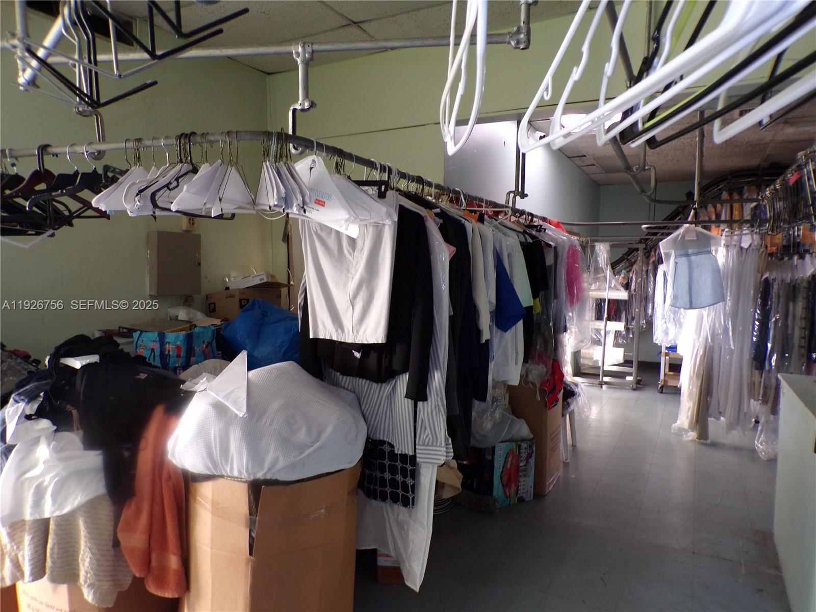   /   sq. ft. $ 2025-12-08 0 foto