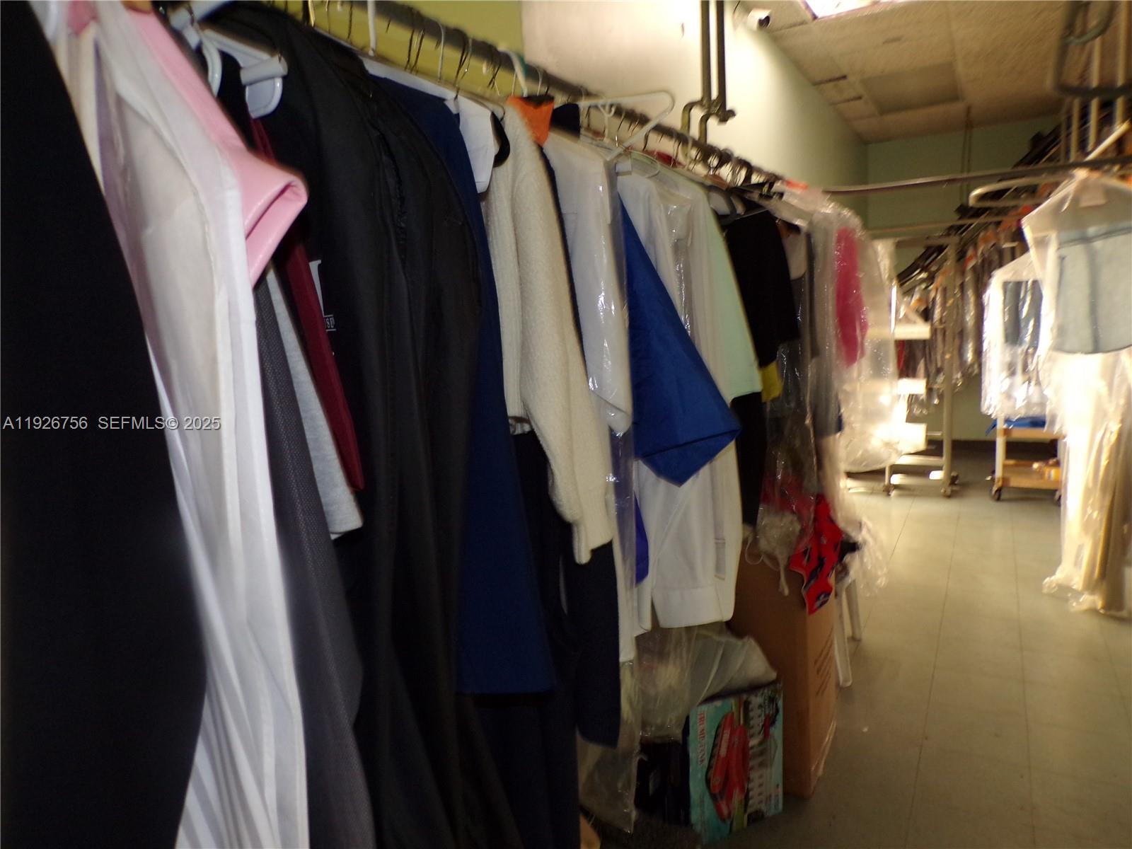   /   sq. ft. $ 2025-12-08 0 foto