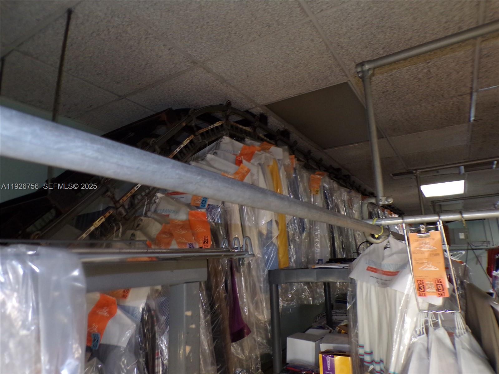   /   sq. ft. $ 2025-12-08 0 foto