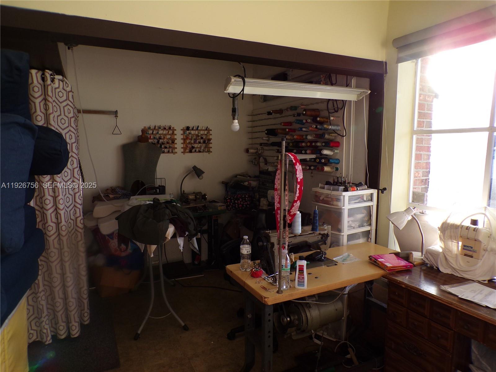   /   sq. ft. $ 2025-12-08 0 foto